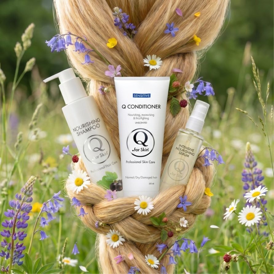 Kolme Q for Skinin hiustenhoitotuotetta ? Nourishing Shampoo, Q Conditioner ja Intensive Nourishing Serum ? villikukkien ymp�r�im�n� letitettyjen vaaleiden hiusten p��ll�.