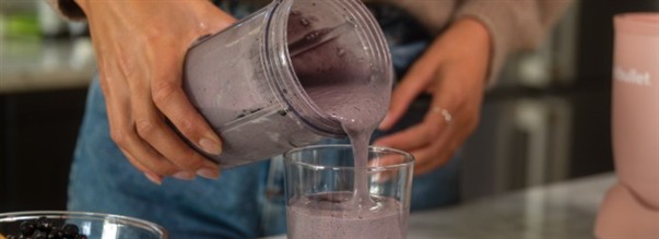 Mustikkasmoothie luuliemell� ja spirulinalla