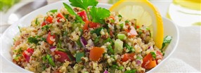 Gluteeniton tabbouleh kvinoalla